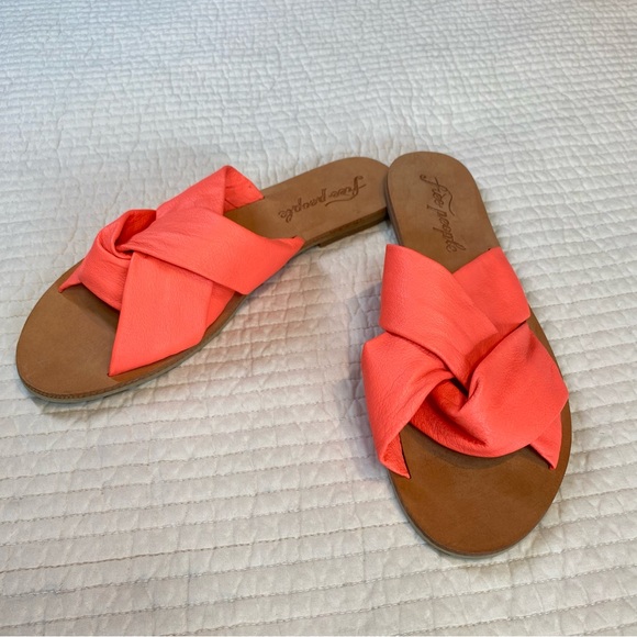 Free People Shoes - Free People Rio Vista Coral Slides Size 41/10 US Summer Vacation Resort
